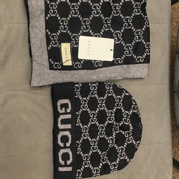 Gucci Hat and Scarf Set - Picture 1 of 2